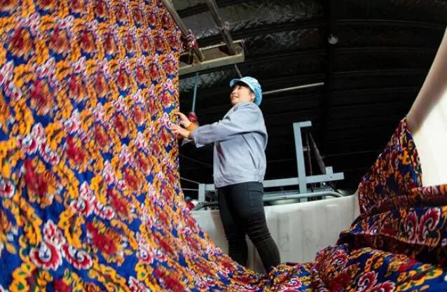 南通紡織企業(yè)全力沖刺“開門紅，趕制出口面料